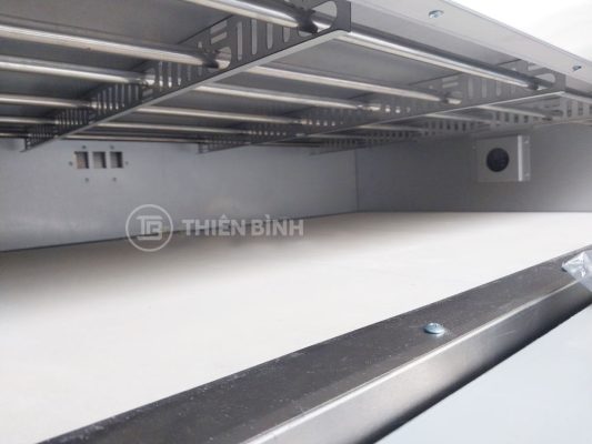 Giá Bếp Á Công Nghiệp: Yếu Tố & Kinh Nghiệm Chọn Mua - ảnh 4 Hongling PZE 602 ben trong khoang nuong