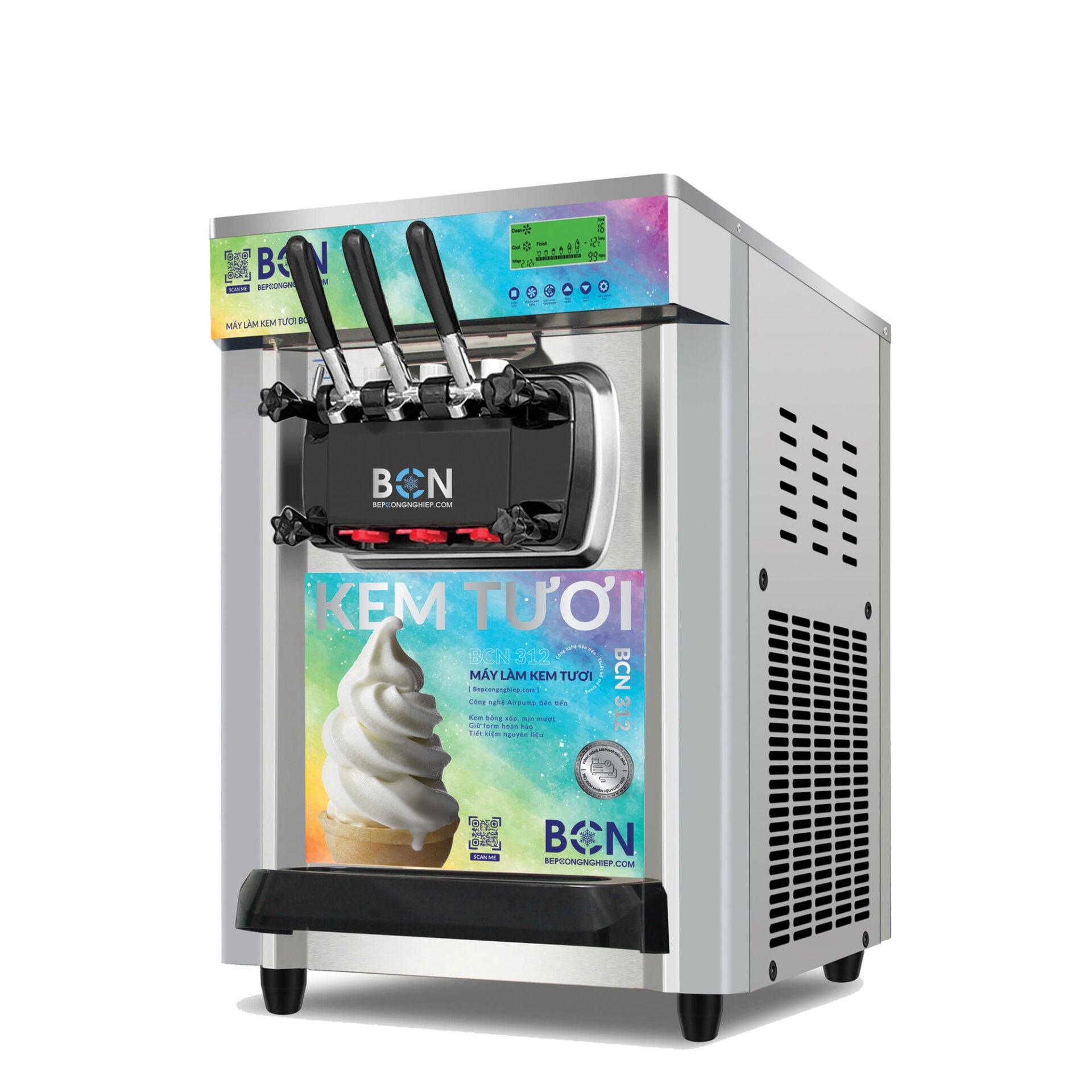 Một chiếc máy làm đá viên 60kg hiện đại đang hoạt động trong một quán cà phê nhỏ gọn, sạch sẽ, có nhân viên đang phục vụ đồ uống. Ánh sáng ấm áp, phong cách hiện đại.