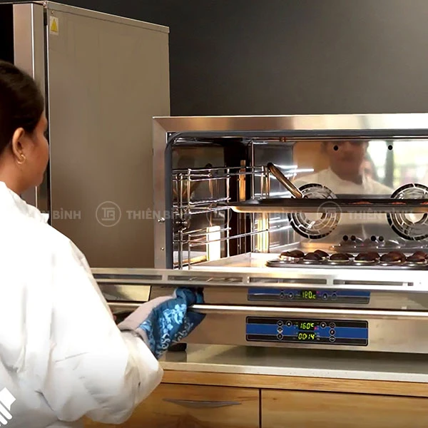 5 sai lầm khiến lò nướng đối lưu nhanh hỏng và hao điện - ảnh 3 Luu y ve sinh lo nuong doi luu