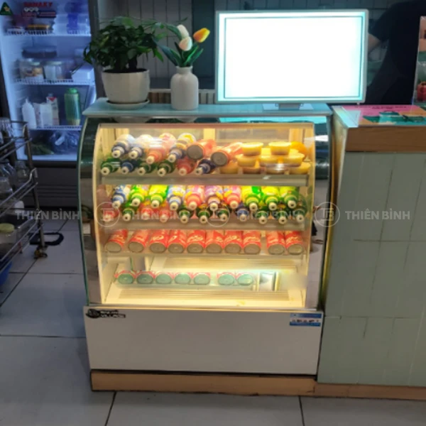 Top 3 tủ bánh mini để bàn giá rẻ cho quán Cafe Take-away - ảnh 3 Tu banh kem mini de ban Snow Village GB 100 4T