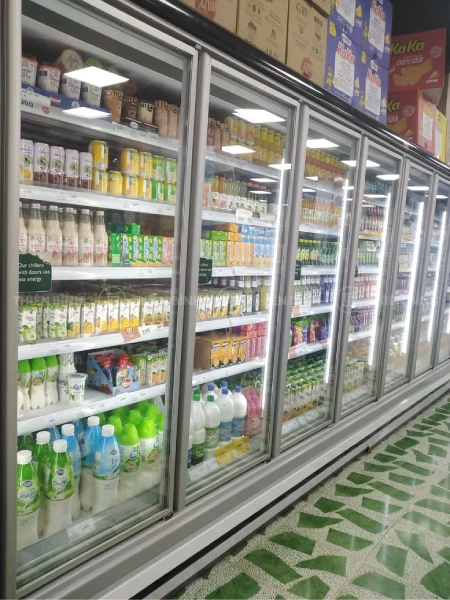 Tu mat trung bay co kinh