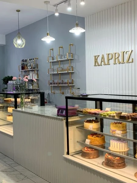 Bí quyết setup quầy bar cafe chuyên nghiệp: Tối ưu vận hành và tăng doanh thu - ảnh 2 Vi tri dat tu banh giup toi uu hieu qua ban cheo
